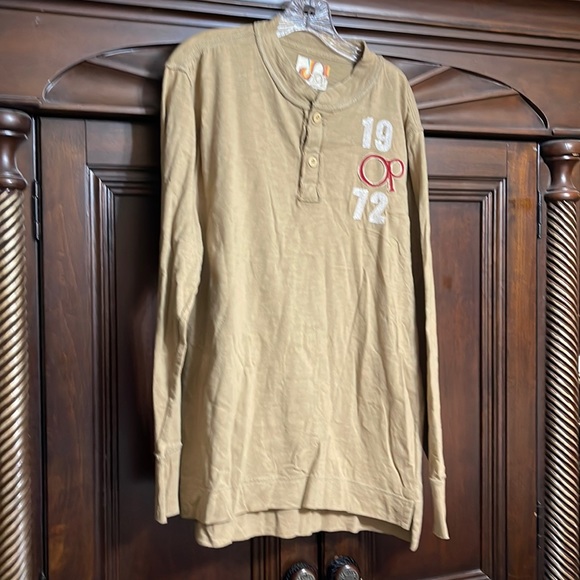 Shirt - Picture 1 of 8